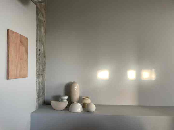 光の綺麗な時間。
お気に入りのものたちを集めて、オブジェと空間と光が織りなす特別な絵を見て落ち着く時間◎

#オブジェ #光と影
#林志保 #郡司製陶所 #canoa
#白の器 #白のオブジェ