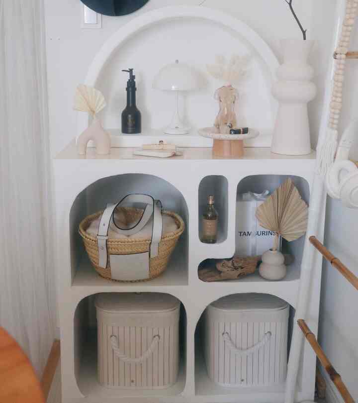 シェルフのディスプレイをチェンジ🤍🤎
シンプルな雰囲気に☺️👌
______________________________
  #海外インテリア #一人暮らし #ikea #vlogger #roomtour 