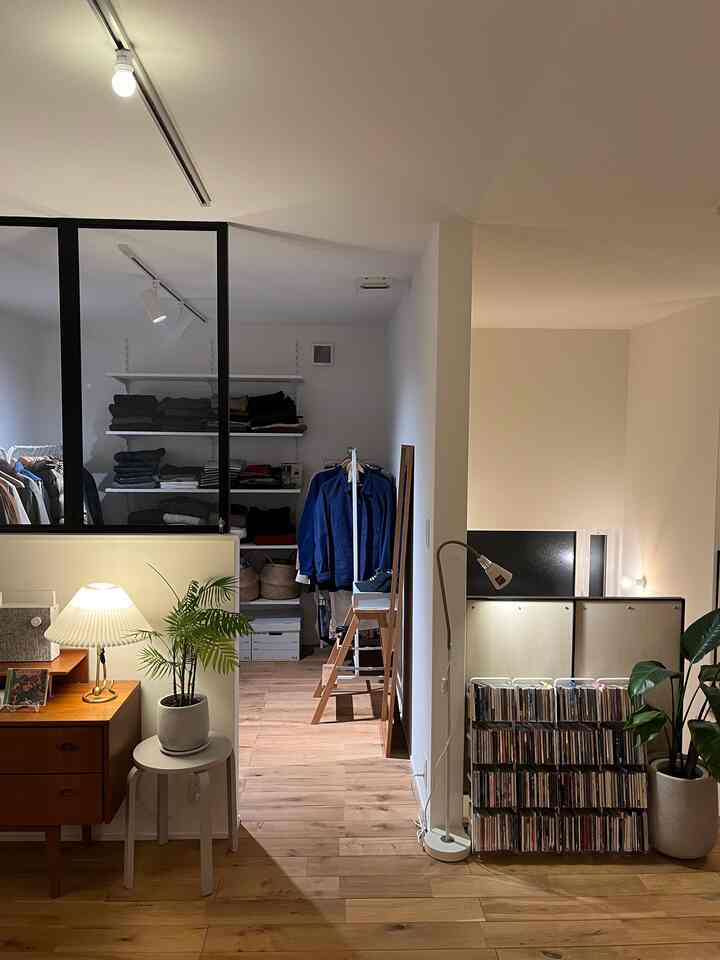 リビングは趣味である洋服とCDを楽しめる空間にしました。
#レクリント #衣装部屋 #洋服収納