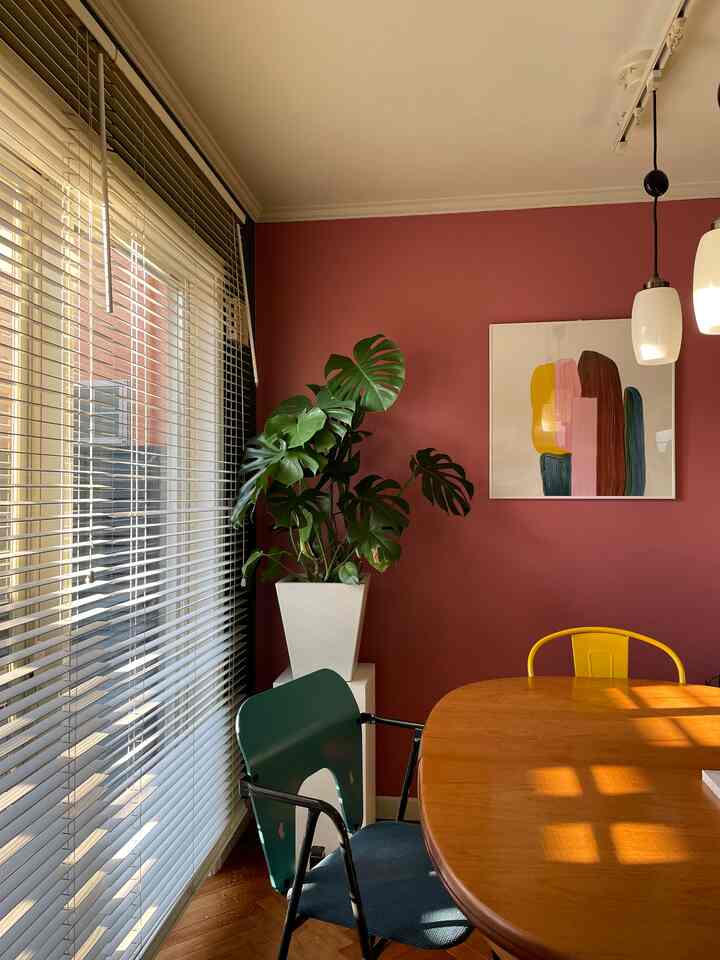 ピンクに塗り替えた壁も日の当たり具合によって
色が変わって見えます。
そんな色の変化も好きです
#ペンキ #塗り替え #ロナンブルレック #ロナンブルレックポスター #gplan  #色のある暮らし
#カラフルインテリア
