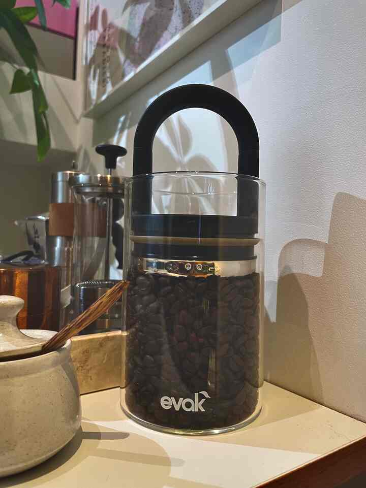 ある時に一気に揃えたコーヒー関連。
コーヒー分野はそれはそれでものすごく奥が深いので、ひとつひとつのアイテムを調べながら買い物するのはめちゃくちゃ時間と労力がかかりますよね。
#コーヒータイム #コーヒーミル #エスプレッソメーカー #ミルクフォーマー #フレンチプレス #ポーレックス #PORLEX #開化堂 #コーヒーブラシ