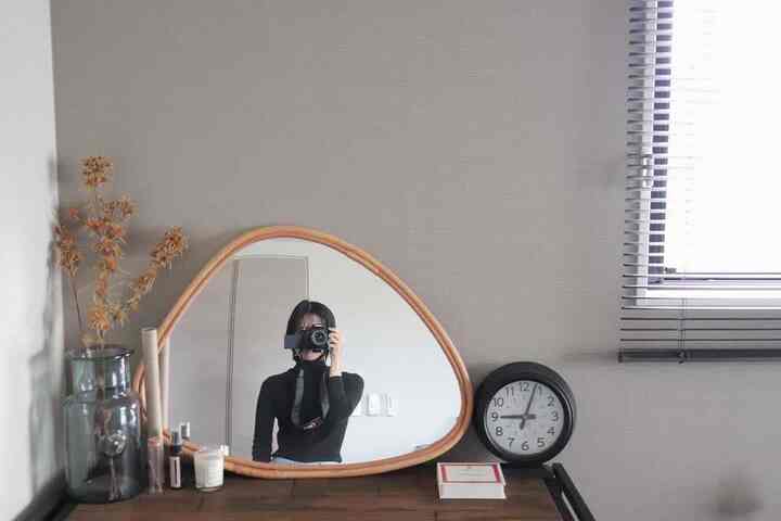 IKEAのミラー、絶妙な形が好き

#賃貸 #賃貸マンション #2LDK #夫婦二人暮らし #リビング #IKEA #ミラー