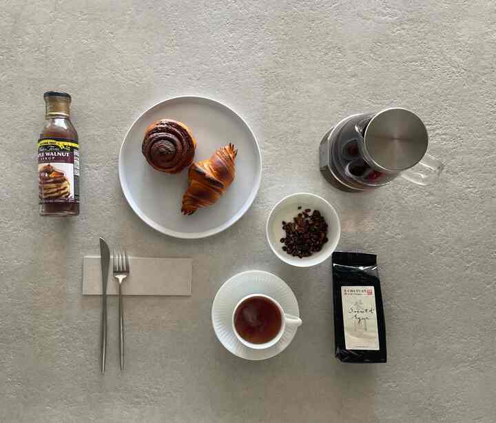 大好きなクロワッサンとシナモンロールと紅茶でシンプルで至福な朝ごはん🥐
朝は白を使いがち🤍

#朝ごはん #パン #紅茶
#aritajapan #cutipole #chayuan #kinto
#コムシノワ