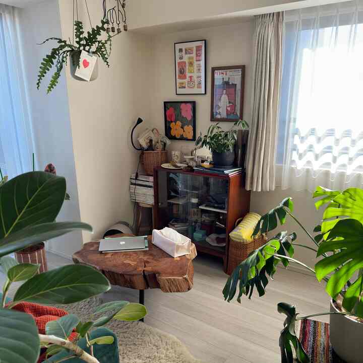 
しばらく模様替えというか新しい家具を買ってないから、パッと見が変わらないけど、それはそれで今の部屋が気に入ってるということか🤔💭

#リビング #リビングルーム #観葉植物 #インテリアグリーン #コーヒーテーブル #キャビネット #interiorsplnts #plants #livingwithgreen #coffeetable #journalstandardfurniture