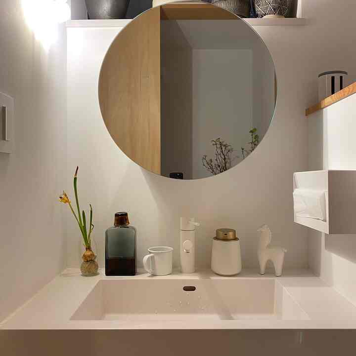 #ただいま手洗い
#Kamar mandi
#pintu masuk
#dispenser handuk kertas
#tempat tisu

Saya mencoba menggantung dan meletakkan handuk tangan di wastafel tepat di sebelah pintu masuk, tetapi rasanya kurang pas, jadi saya memutuskan untuk menggunakan handuk kertas karena alasan kebersihan.
Tempat kertas Tower kurang kehadirannya.
Mudah digunakan juga!
Mudah digunakan untuk siswa sekolah dasar, anak usia 2 tahun, dan orang dewasa, dan orang dewasa dapat dengan cepat menyeka dan membersihkannya dengan kertas setelah digunakan, sehingga lebih mudah untuk membersihkannya lebih sering dari sebelumnya.
Secara pribadi, saya berusaha semaksimal mungkin untuk mengurangi sampah, namun saya khawatir jumlah sampah kertas akan bertambah, namun tidak bertambah sebanyak yang saya harapkan, namun jumlah cucian berkurang, jadi menurut saya kami membuat a pilihan yang baik untuk keluarga kami.
