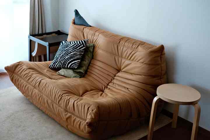 〜お気に入りのソファ〜
キャメルの色味が気に入っているリーンロゼのソファ
artekのスツールはサイドテーブルとしても椅子としても使えるからすごく便利

#リーンロゼ
#ソファ
#リビング
#artek
#アルヴァアアルト
#北欧インテリア
#vintage
#midcenturymodern