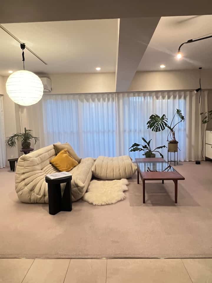 寒くなったのでソファのあしもとにはムートンラグを敷きました🐏



#interior#interiorgreen#isamunoguchi#ligneroset#hermanmiller #flos#togo#togosofa#midcentury #インテリア#マイホーム#観葉植物 #観葉植物のある暮らし#リーンロゼ#トーゴ#リビングインテリア#リビング#パレンテシ#マンションリノベ#マンションリノベーション#マンションリフォーム