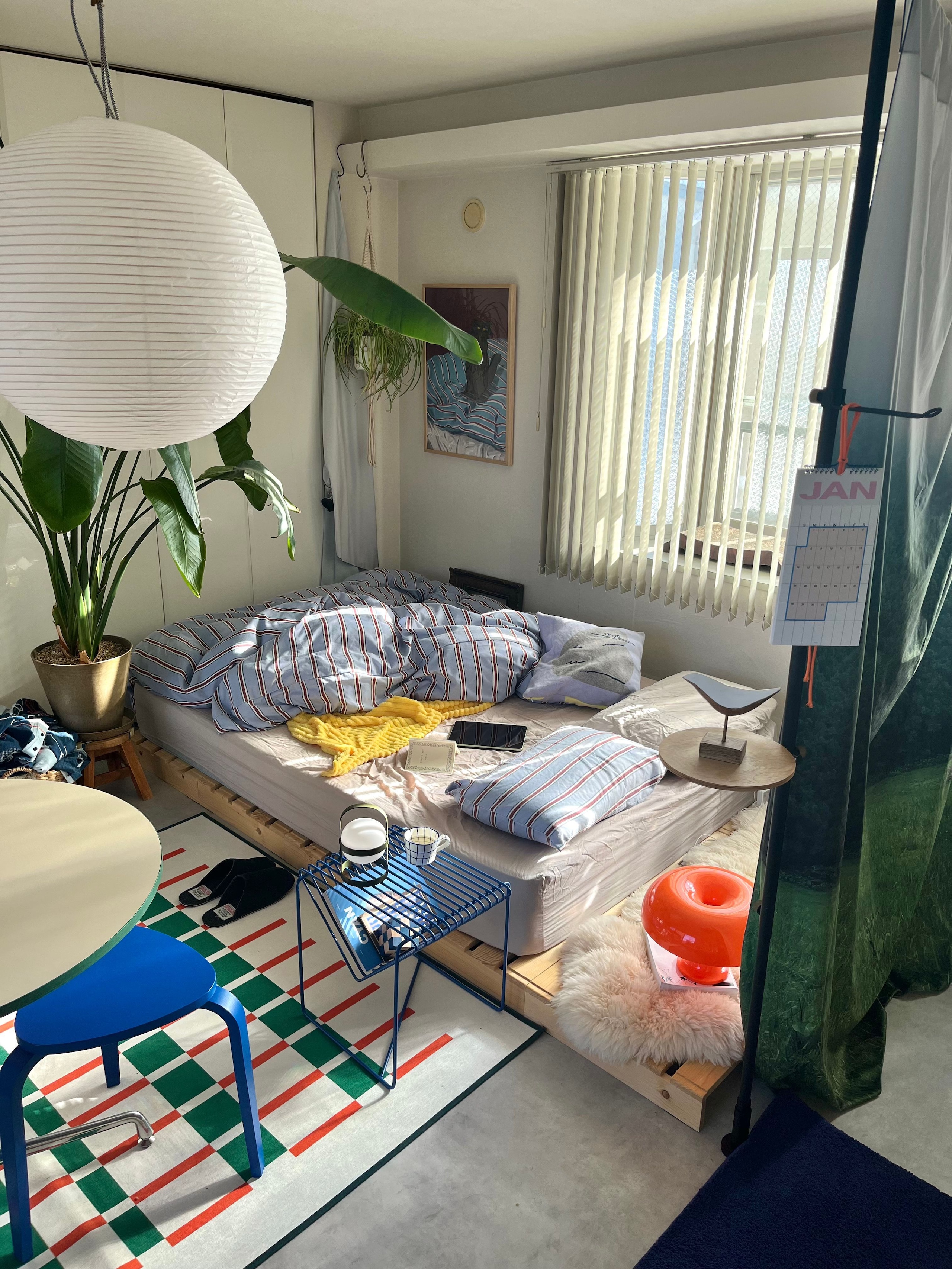 ミッドセンチュリーモダン風ラグのインテリアコーディネート集