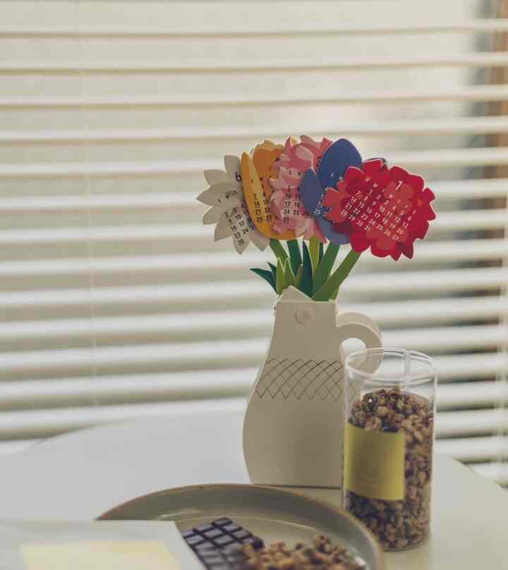 🌷🪻🌻

いただきもののお花のカレンダーが可愛い🫶

お皿に盛ったのは秋山ロケの地図で紹介された「ラトリエ・ド・カナルショコラ」のチョコとカカオ豆のお菓子🍫

どちらもほろ苦の大人な味でカカオのお菓子はお酒のお供にしたり、カフェオレに入れたり、バニラアイスにトッピングしても美味しそう🍨😋

#花
#カレンダー
#ポーセリン
#ブラインド
#スツール
#ニトリ