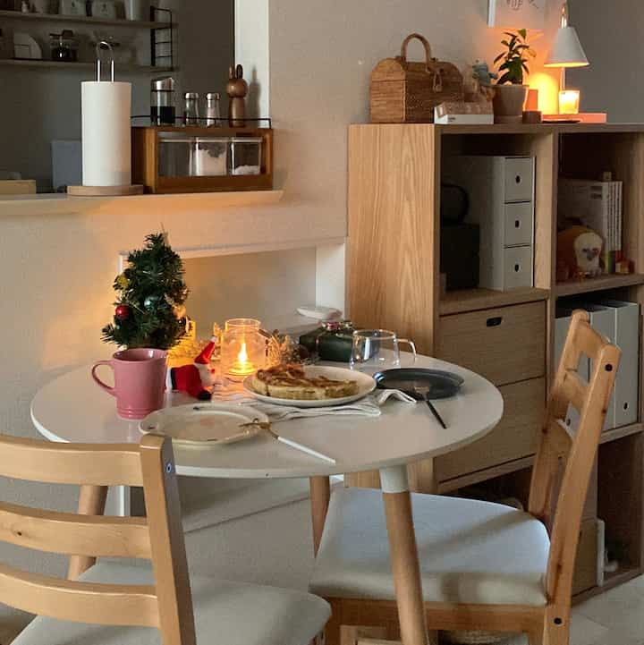 アップルパイを焼いた日。
クリスマス仕様のお部屋も可愛かったな…またこのシーズンに戻りたい🎄
#リビングインテリア #ホワイトインテリア #北欧インテリア #淡色インテリア