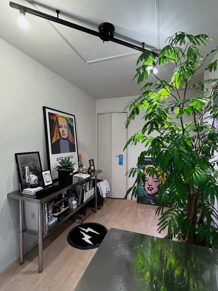 久しぶりの引きアングル。人の顔が多いリビングだこと。

#アートのある暮らし
#エバーフレッシュ