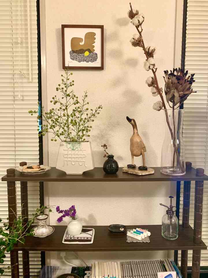 鳥モチーフが好きなこともあり
アートポスターや鴨のオブジェなど
鳥アイテムを自然と選びがちです🪿🐦‍⬛

BIRDS'WORDSさんでは鳥アイテムが豊富に
取り扱われていてひとつひとつに
手作りの温もりがあり見る度に心が温まります🪴

#BIRDSWORDS #IKEA #NITORI #シンプルモダン #北欧モダン #2人暮らし #飾り棚