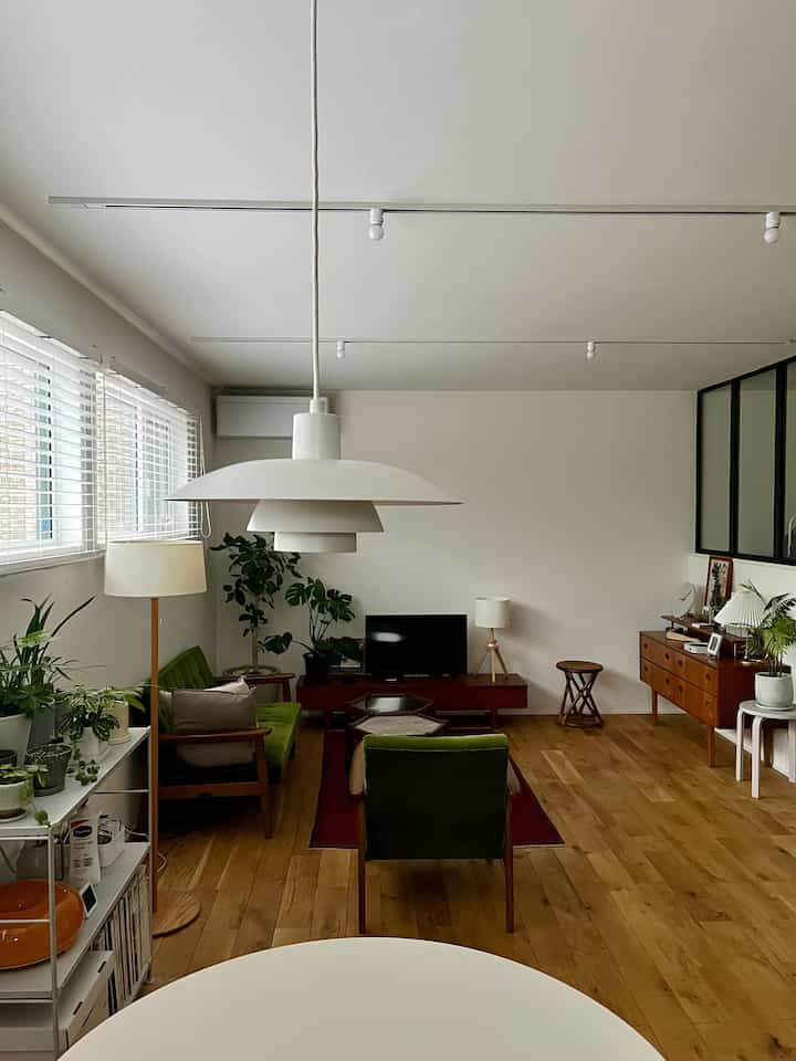 ダイニングテーブルから見たリビング。
#ルイスポールセン #レクリント #カリモク60 #hay