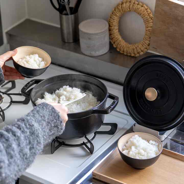 ストウブのお鍋は万能😊
Towerのスタンドはお玉、蓋、お箸、タブレット
なんでも立てられる！
#キッチン #staub #ストウブ
