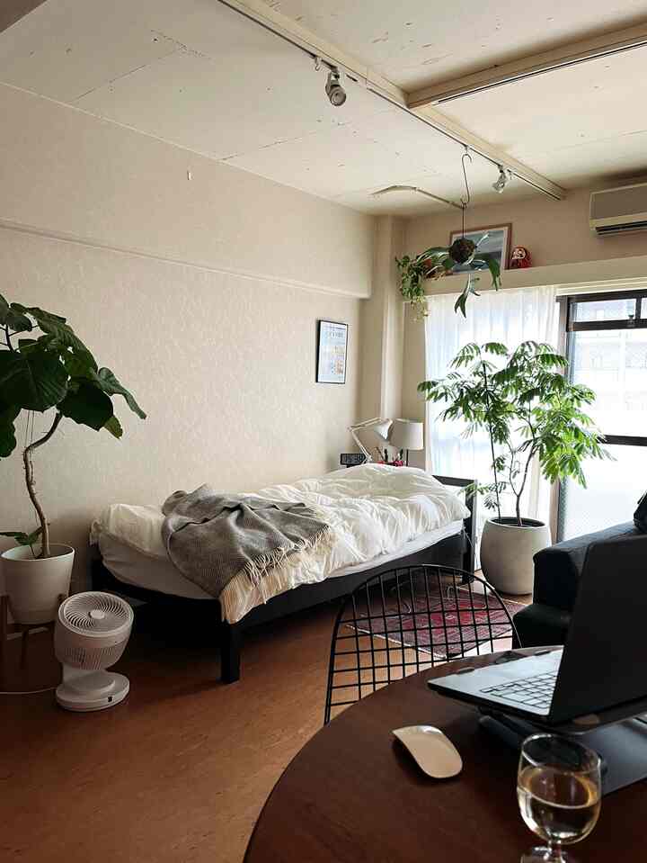 最近掛け布団を買いかえたんですが、ちょうど良い重さで良い感じです。
これで毎朝羽まみれにならずに済む…
#ニトリ #ベッドルーム