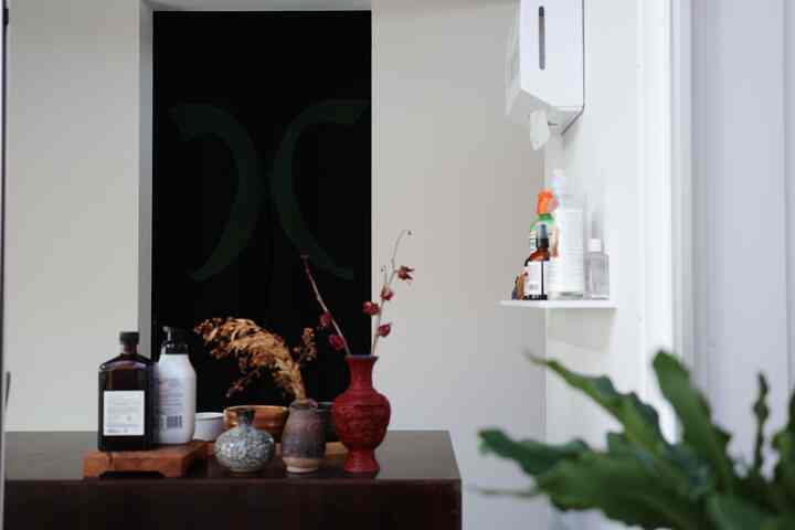 洗面、後ろの暖簾を開ければパントリー
#民藝
#洗面
#古道具