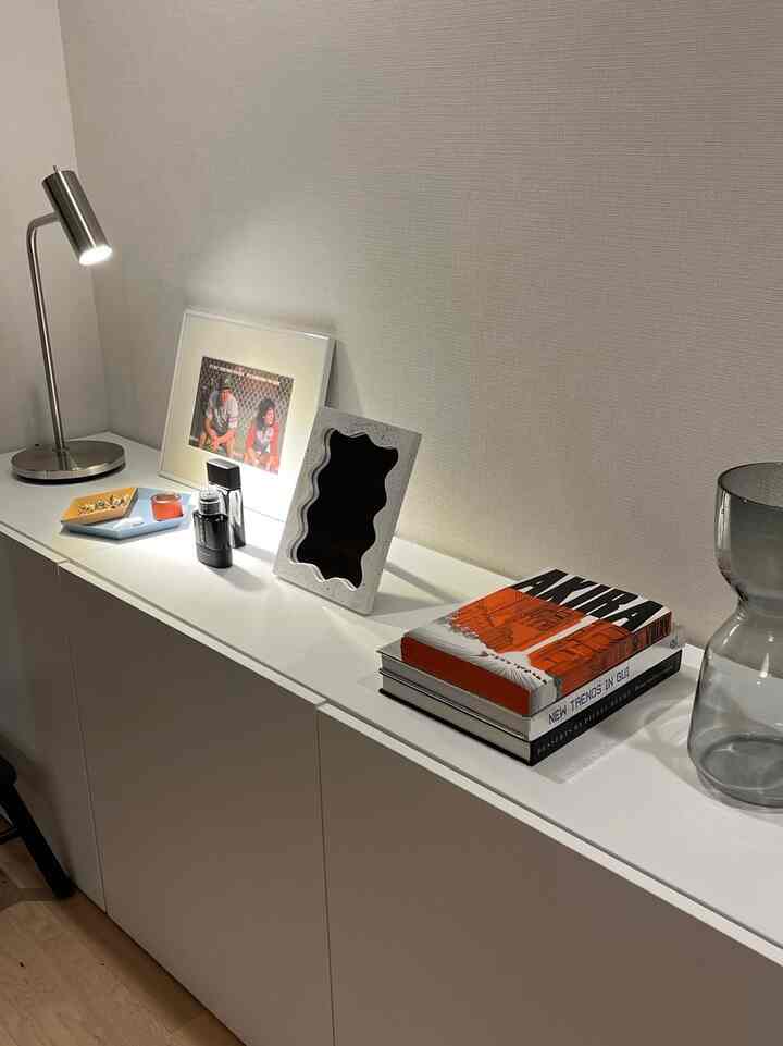 IKEAのベストーは優秀🏆✨
上に黒のランプ置きたかったんだけど、
何かいいやつありますか><？

# IKEA #ベストー