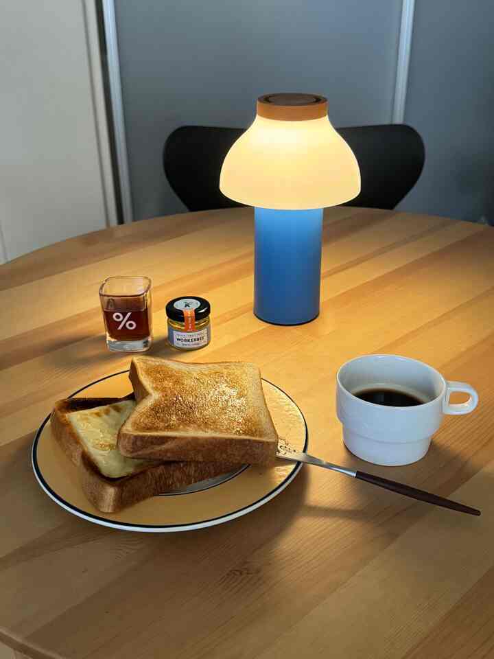 HAY portable that gently illuminates your breakfast 👍

#HAY #ポータブルランプ #コーヒー #朝食