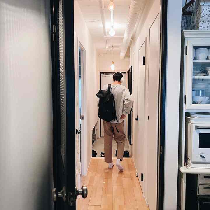 メープルのフローリング床🌳住んでから5年でだんだん色が濃く変わってきた🪵✨
#無垢フローリング #リノベーション #リノベーションマンション #土間玄関