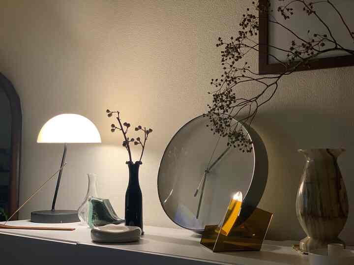 夜のリビングルーム🌙
atawのミラーのアクリル部分が透けて
昼間とは違う色に見えるのも嬉しい時間です🪴

#ataW #夜のリビングルーム #間接照明 #2人暮らし #IKEA