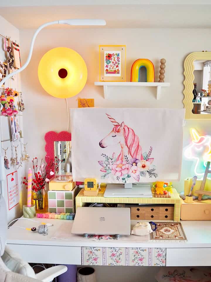 お気に入りのワークスペース💻
最近、TEMUでネオンライトを購入しました🦄
めっちゃ可愛くてお気に入り🩵

#ワークスペース #デスク周り #デスクツアー #ホームオフィス #カラフルインテリア #ネオンライト #韓国インテリア #北欧インテリア