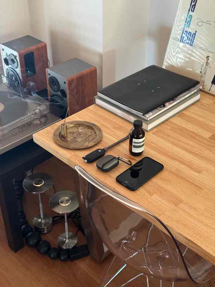 ごちゃごちゃしてるけど
好きなものが詰まったお気に入り空間です。


#一人暮らし
#1LDK
#ルームツアー
#俺の部屋
#ダイニングテーブル