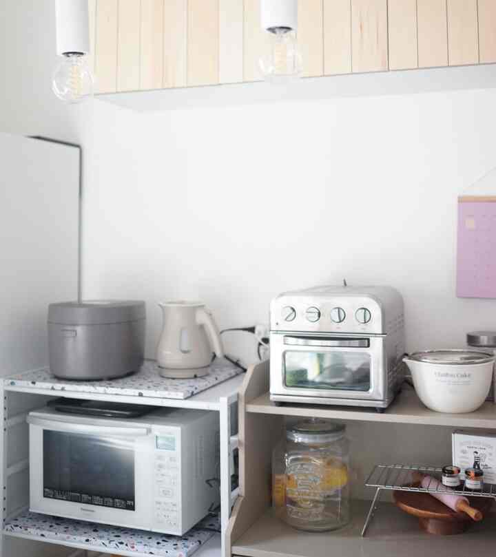 キッチンのレンジ棚に
sheinのリメイクシートをはりました！
意外にも貼りやすくびっくりでした🫢

#DIY #キッチン #キッチン家電 #キッチン家具 