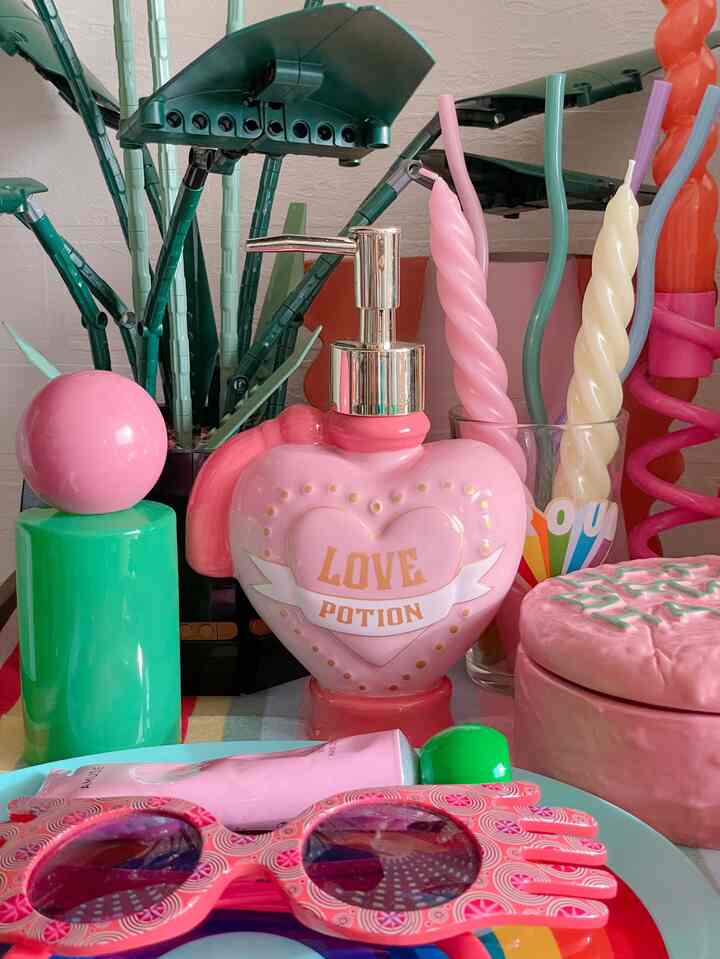 
毎年この時期になるとハリポタのラブポーショングッズを探すがてらいろいろ購入しちゃう 🛍️💗

バレンタインチョコそっちのけで
ハリポタグッズあさりがちなんだ 😉💘


#ハリーポッター #ハリポタ #カラフルインテリア #レトロインテリア #レトロポップ #ミッドセンチュリー #カラフルなインテリア #カラフル 