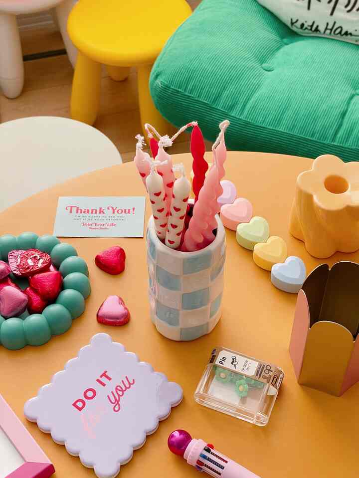 
H&Mのハートキャンドル可愛いすぎん？

各所から発売されるバレンタイングッズが
可愛いすぎてチョコへの物欲が湧かないくらいに
雑貨ばかり集めちゃっている 💘


#カラフル #カラフルなインテリア #レトロ #レトロインテリア #ミッドセンチュリー #ミッドセンチュリーモダン #バレンタイン #ハート 