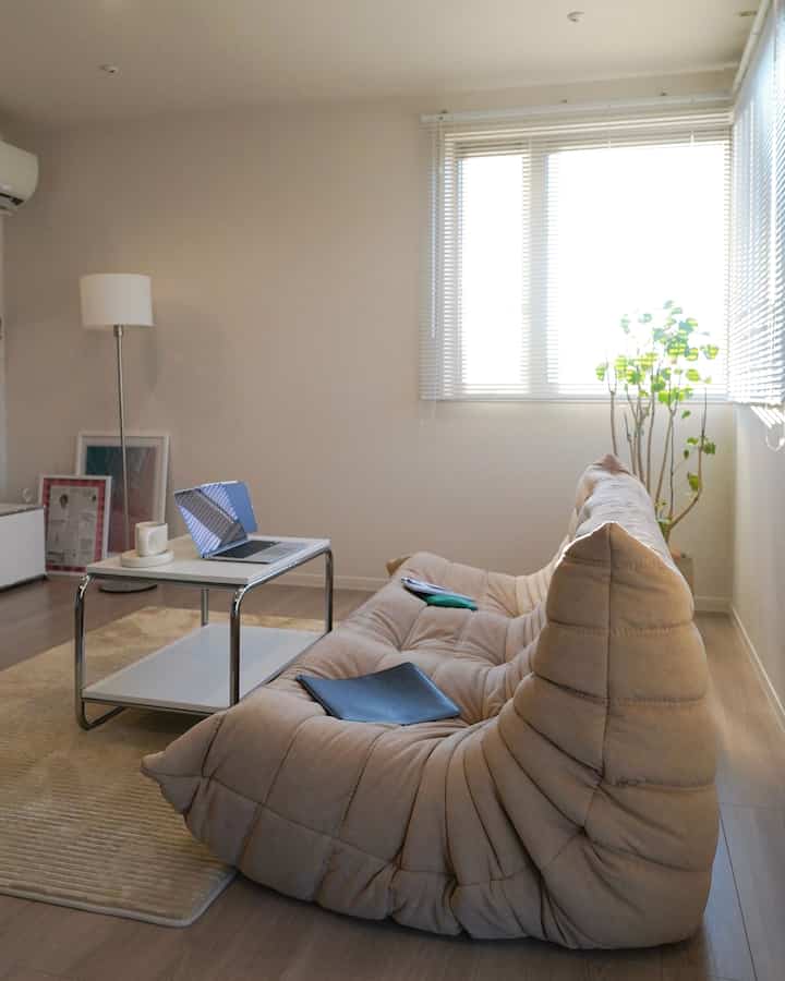 baggbodaを迎えてトーゴでのPC作業が快適になった💻🖱️🖤

#myroom #livingroom #ロゼトーゴ #ligneroset #baggboda #ikea