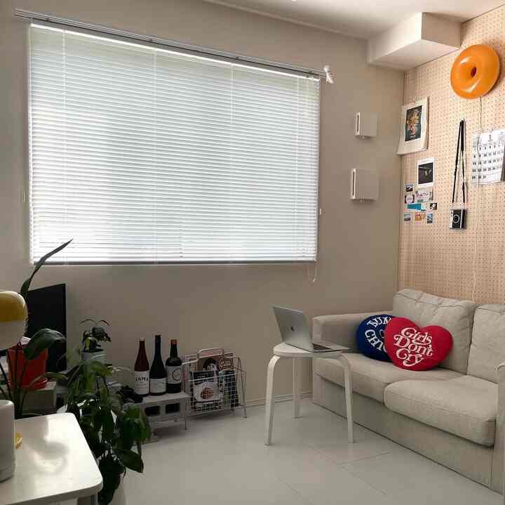 ohouse始めました🌱
片付けが苦手なズボラな夫婦ですが
可愛いお部屋づくりどんどん配信していきます✌️
基本的に妻がインテリア、旦那様が料理を担当しております🍳🛋️

どうぞよろしくお願いいたします😌✨ 


#賃貸インテリア
#二人暮らし
#インテリア
#二人暮らしインテリア
#2ldk
#リビング
#カウンターキッチン
#myroom
#japaneseroom
#interior
#部屋作り
#韓国インテリア
#シンプルインテリア
#ホワイトインテリア
#観葉植物のある暮らし
#ikea購入品
#モンステラ
#カラフルインテリア
#夫婦生活