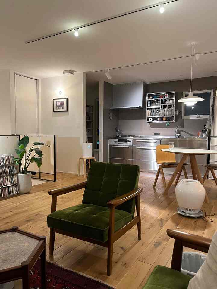 夜のリビング。
#無垢床 #ヴィンテージラグ #ルイスポールセン #hay #karimoku60