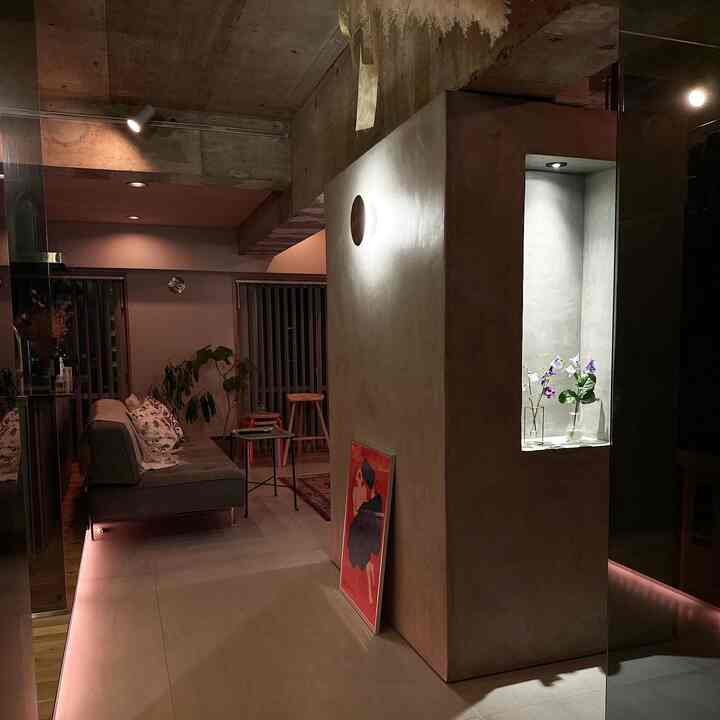 お花やさんでみつけた可愛いスイートピー
一箇所だけ美術館みたくしたくて
モルタルで作ったニッチに照明を仕込んでみました🌷

#インテリア
#リノベーション
#スイートピー
#interior
#renovation
#flower