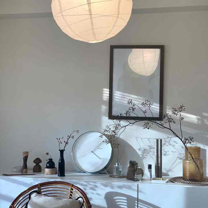 古道具さんで出会った木製の置物。
木肌が個性的で波打つ模様がとても可愛らしく
3つ購入して並べています🪶
少し美術館のような雰囲気が出て
とても好きな空間が出来ました💡

#古道具 #vintage #ナチュラルヴィンテージ #北欧テイスト #シンプルモダン