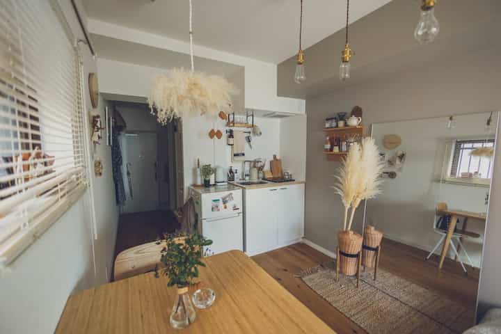 🪹🌾🪞

The flower vase next to the mirror was regularly updated with branches, but since the pampas grass arrived, I've fallen in love with it and haven't replaced it🥹


#flower 
#trash can 
#mirror 
#full-length mirror
#natural
#Natural interior