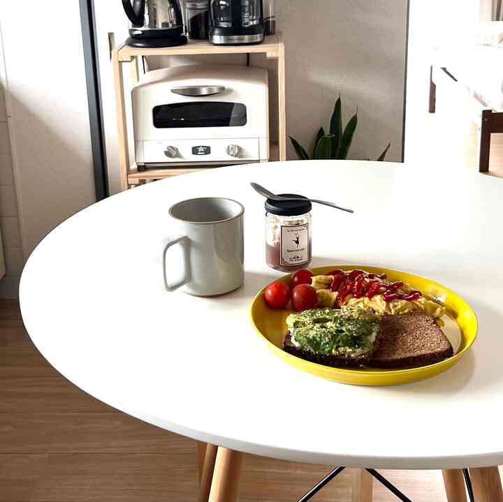 ライ麦パンのアボカドトースト🍞🥑定番です🙆‍♀️
#ダイニング #ダイニングテーブル #休日ランチ