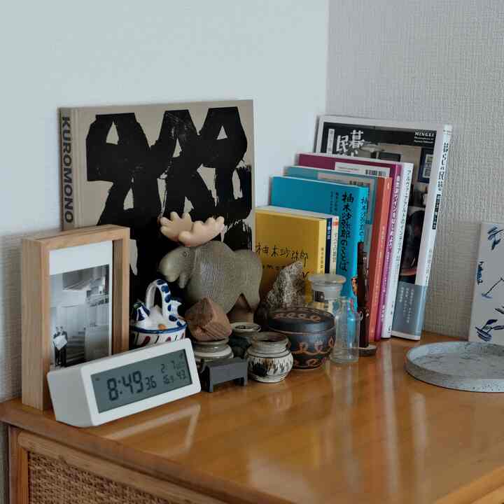 ~Lemari favorit~
Rak tempat saya menyimpan barang dan buku kesukaan saya terbuat dari rotan.
Saya menyukai kerajinan rakyat, baik dalam maupun luar negeri, dan ingin terus mengoleksinya sedikit demi sedikit.

#LisaLarson
#Muji
#Samiro Yuzuki
#Yachimun
#Kitagama
#antik
#Interior Skandinavia
#Mingei
#Kesenian rakyat