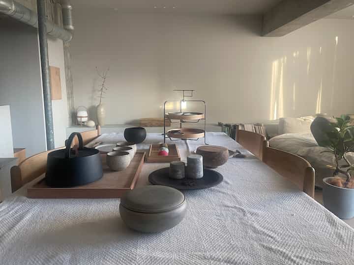 Sore dengan manisan Jepang.
Pada hari yang dingin, saya suka membuat secangkir teh panas dan menikmati manisan Jepang yang lembab dan manis.
Ciptakan suasana hati yang menyenangkan dengan kedai teh sore favorit Anda.

#Waktunya minum teh #和菓子 #アフタヌーンティー
#Armor #ヒガシヤ #アフタヌーンティースタンド
#Takashi Tomii #鳥居明夫