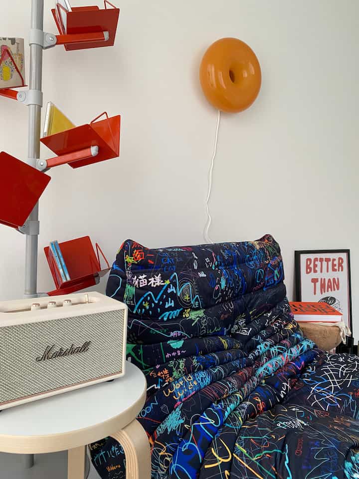 Saya ingin pemutar CD yang terpasang di dinding di sini.
#Marshall #ligneroset #IKEA #artek #togo #stool60