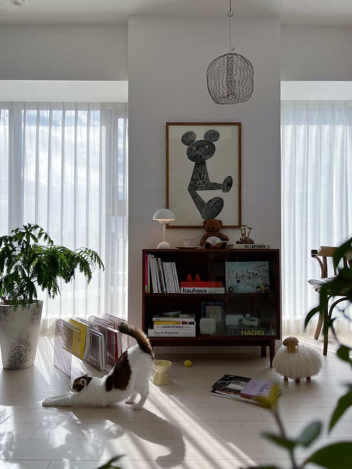 おはようございます。
カメラ向けると猫さんがポーズ取りにくる。

#猫のいる暮らし #猫と暮らす家 #猫と家 #猫と暮らす #猫インテリア #猫用品 #猫のいる生活 #マンション #マンションインテリア #マンションリノベーション #マンション暮らし #cozyinterior #cozyroom #cozy #apartment #apartmentinterior #apartmentdecor