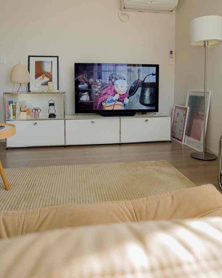 Akhir pekan tiga hari yang santai🦦🤎

#kamarku #livingroom #movietime