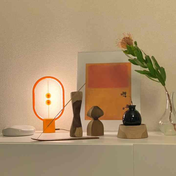 IKEAのベストーに
オレンジカラーを追加しました🍊

MoMAで見つけた限定カラーのライトは
磁石のボールを近づけるとライトが灯る
面白い作りでデザインも気に入っています🛋

#MoMADesignstore #IKEA #シンプルモダン #POPROOM 