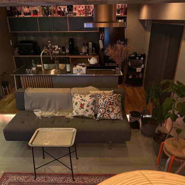 ホームバー感がよくわかる。
hueのテープライトは後付けだけど色も変わるし雰囲気出せるので好き。

#lightingdesign
#barathome
#living
#myroom