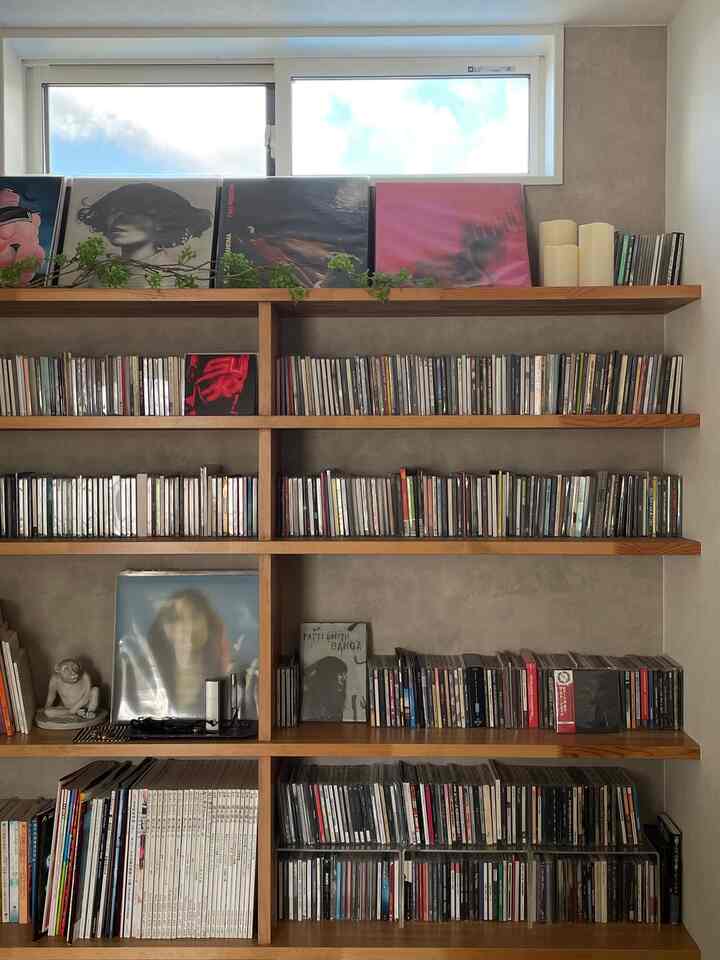 #造作本棚
ここのクロスも全部白にしたい…
結局のところアクセントクロスは飽きるので全部白にすれば良かったなぁ