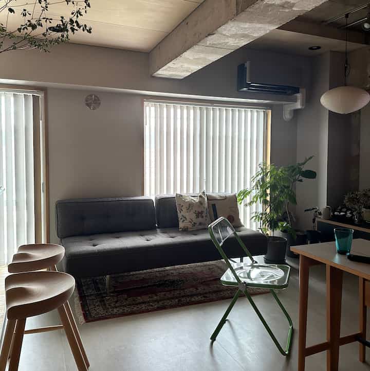 今は冬だけど、夏の朝の写真。
季節で日の入り方は違う気がする。

#living
#interior
#chair
#summer
#akari