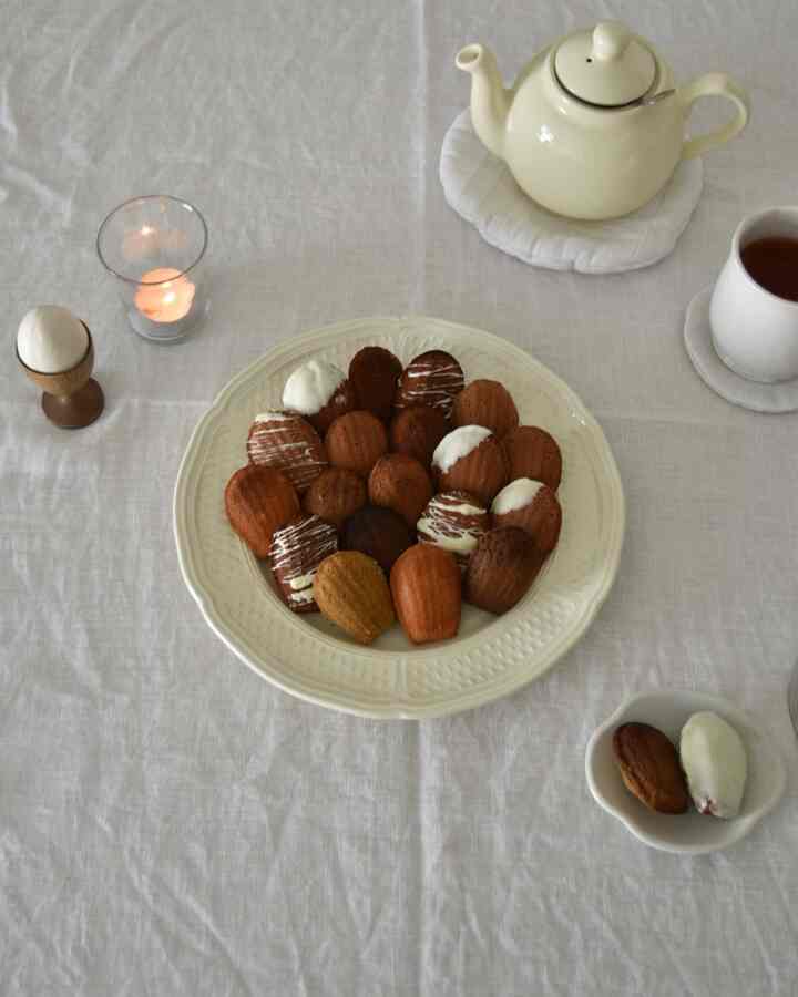 バレンタインデー♡
テーブルコーデは白で。

#バレンタインデー #白コーデ #ホワイトコーデ #テーブルコーデ #チョコレート #お菓子作り #賃貸インテリア #