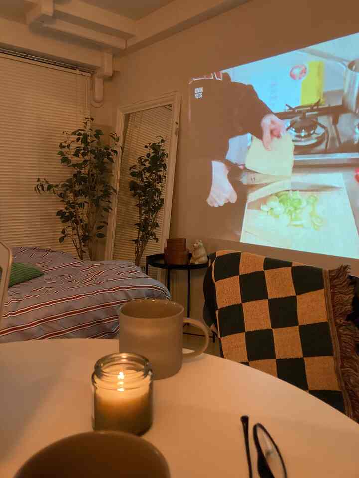 Ohouseさんからいただいたマグで☕️🩶



#ワンルーム #ワンルーム家具配置 #ワンルームインテリア #ワンルームベッド #ベッドインテリア #ベッドカバー #キャンドル #プロジェクター 