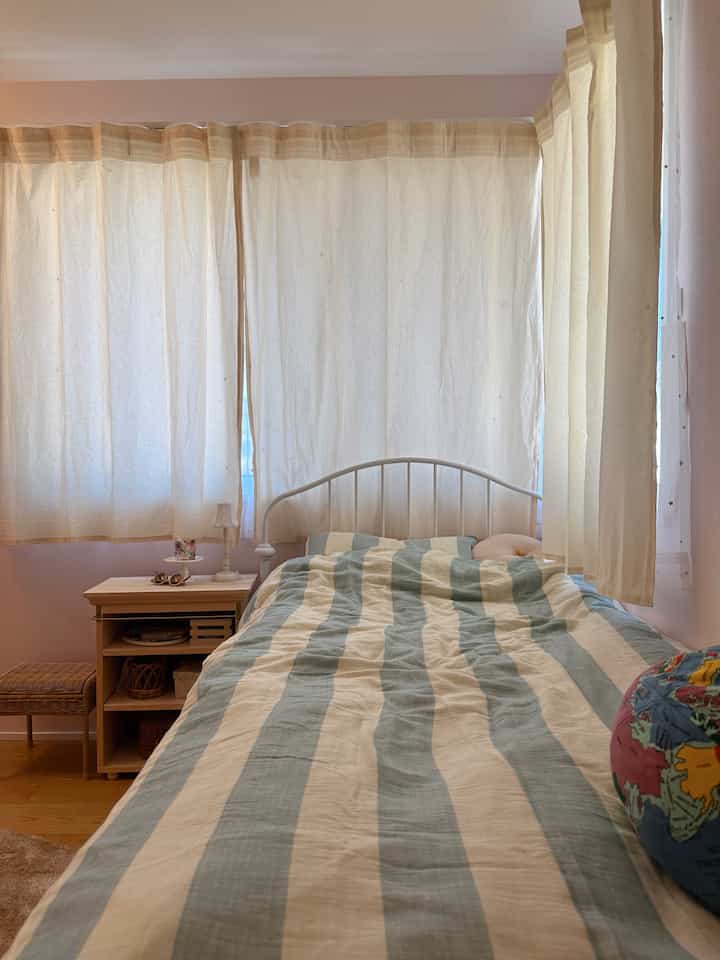 ベッドリネンをかえました🩵
少しづつカラフルにしていく予定です♪
#子ども部屋 #kids room 