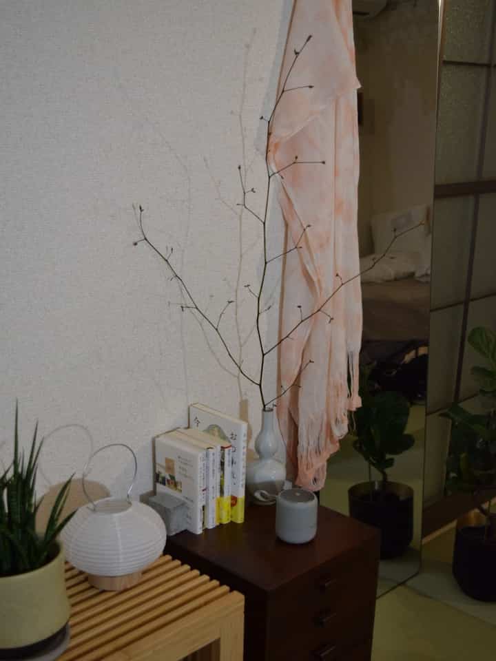 春だからと、桜から色を取って草木染めした布をかけてみた。
#ファブリックインテリア 