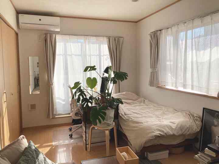 ひとり暮らしの時のお部屋🏠
1枚目は住み始めて2年経った頃
2枚目は住み始めの頃

ベージュ・茶・黒で統一するようになってからまとまりが出るようになりました🌿

家具の配置でも、グッと印象が変わりますね👀

#ひとり暮らし #ワンルーム  #ワンルーム家具配置 #ウォールナット 